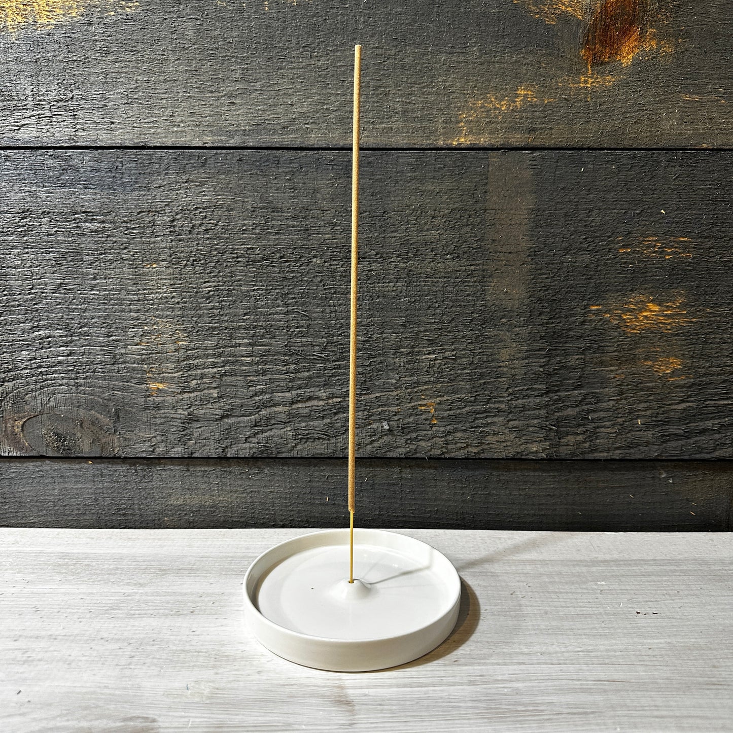 CERAMIC ROUND INCENSE HOLDER
